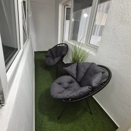 Compozitori Cu Parcare Si Balcon Apartman Konstanca
